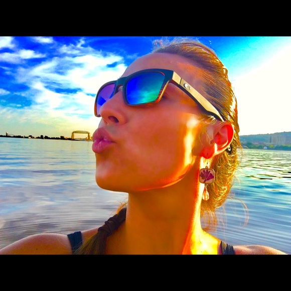 Posher ~ Camille @camisclothesout w/Cami’s Closet - Picture 4 of 8